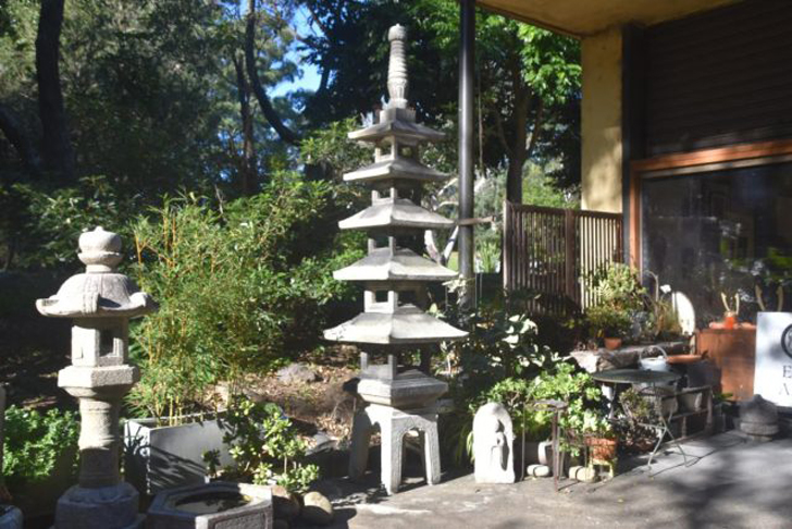 Деревянная или каменная (кораи-то) пагода символизирует буддийский храм. © edoarts
