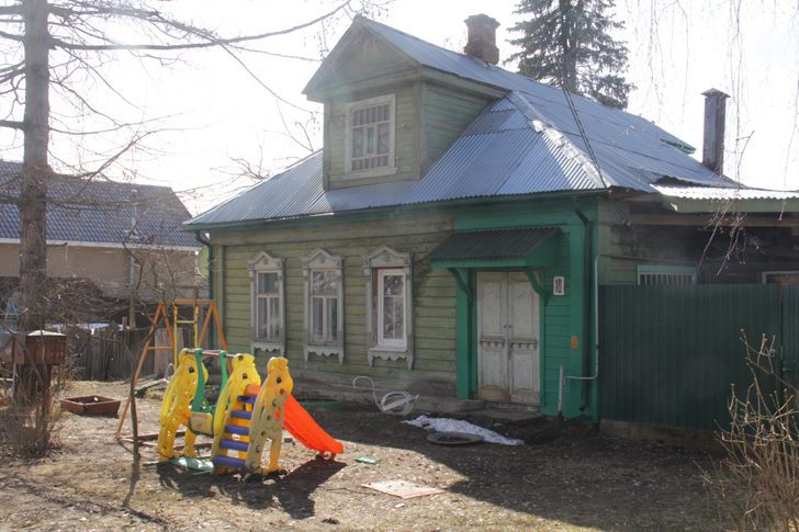 Дома на улице Лесная (г.Клин, фото В.Кузьмин, апрель, 2022)