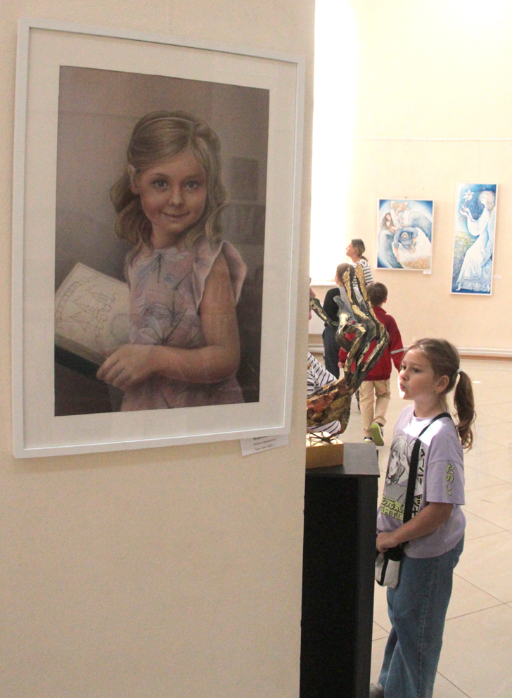 Выставка Клинских художников, кукольников и скульпторов в выставочном комплексе имени Ю.В. Карапаева (фото В.Кузьмин, октябрь, 2023)