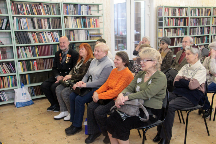 Презентация новой книги Ольги Энской «Левитановский туман» в читальном зале Клинской городской библиотеки №2