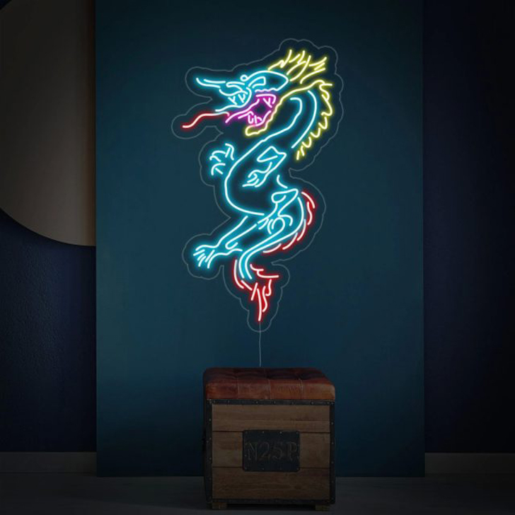 Если любите современный дизайн, взгляните на неоновую подсветку в виде дракона. © chegos