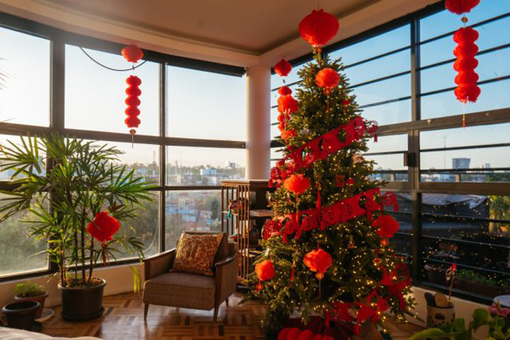 Украшение новогодней елки в китайском стиле — оригинально и роскошно. © Citrie