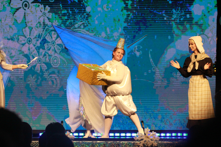 Новогоднее ревю «Золушка» на сцене МД «Стекольный» (фото В.Кузьмин, декабрь, 2023)