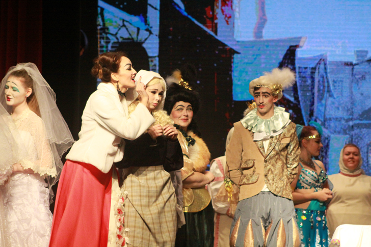 Новогоднее ревю «Золушка» на сцене МД «Стекольный» (фото В.Кузьмин, декабрь, 2023)