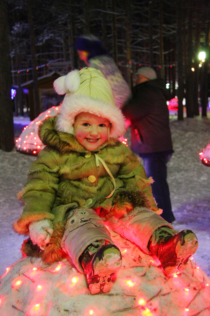 На волшебном грибке. Поездка к Деду Морозу в Великий Устюг (фото В.Кузьмин, 2011 год)