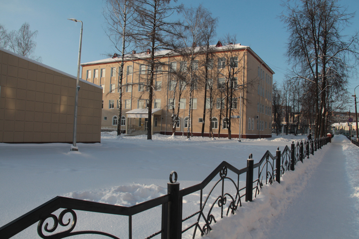г.Клин, ул.Гагарина, школа №10 (фото В.Кузьмин, январь, 2024)