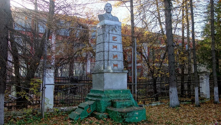 Высоковск, памятник В.И.Ленину