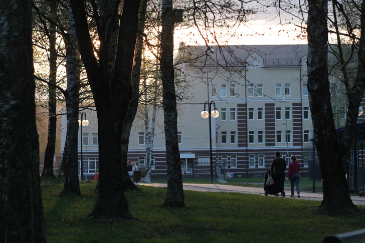 Город Клин, ул.Мира, школа искусств имени П.И.Чайковского (фото В.Кузьмин, май, 2024)