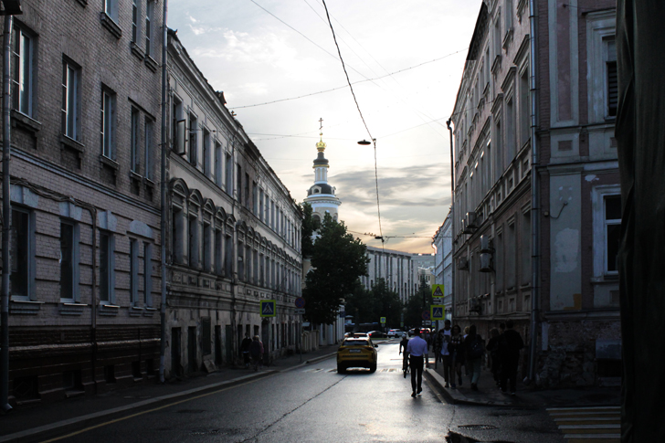 Москва город контрастов (фото В.Кузьмин, июнь, 2024)