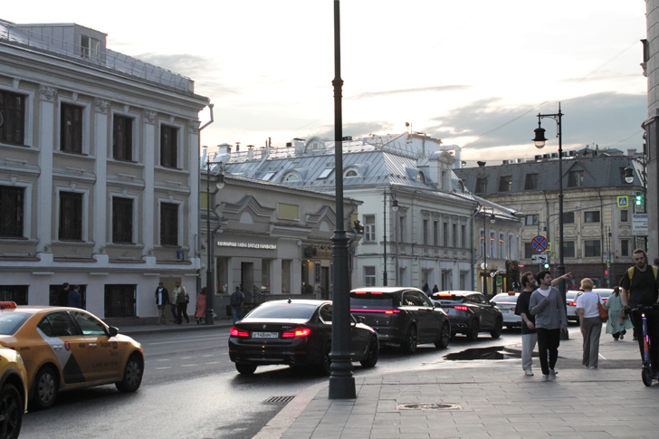 Москва город контрастов (фото В.Кузьмин, июнь, 2024)