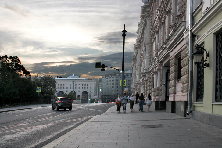 Москва город контрастов (фото В.Кузьмин, июнь, 2024)