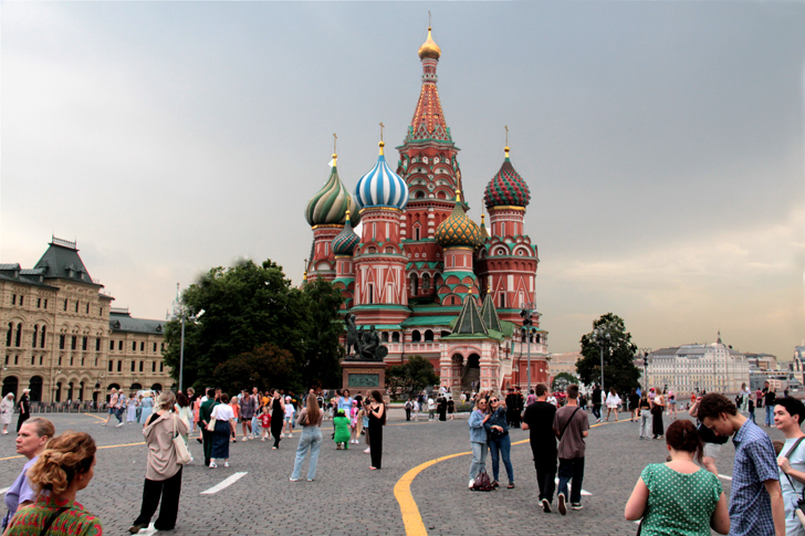 Москва город контрастов (фото В.Кузьмин, июнь, 2024)