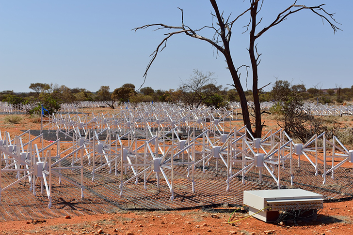 Радиотелескоп «Murchison Widefield Array», зафиксировавший событие GLEAM-X J0704-37. Credit: ICRAR/Curtin