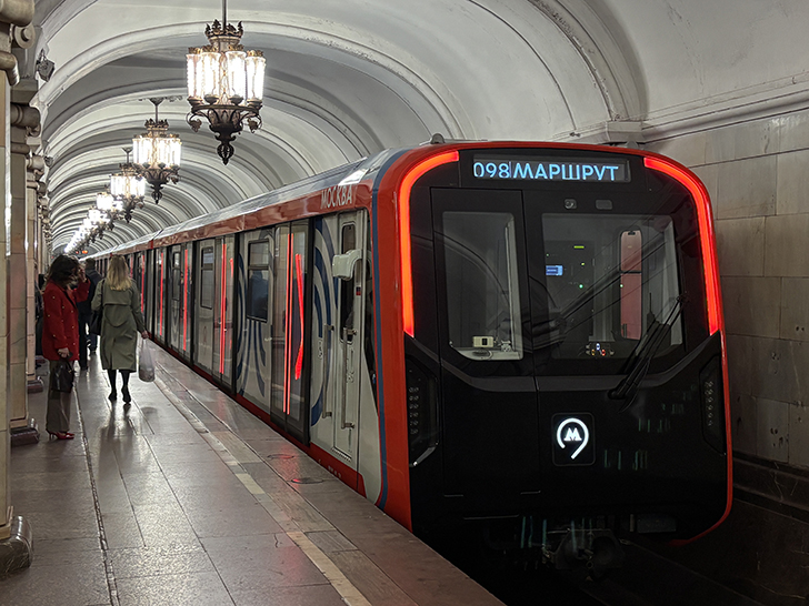 Парад поездов на кольцевой линии (фото Олег Д., Москва, 2025)