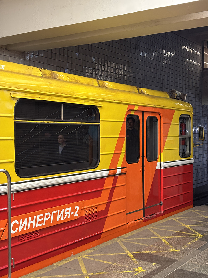 Выставка спец-вагонов метро на станции Полежаевская (фото Олег Д., Москва, май, 2025)