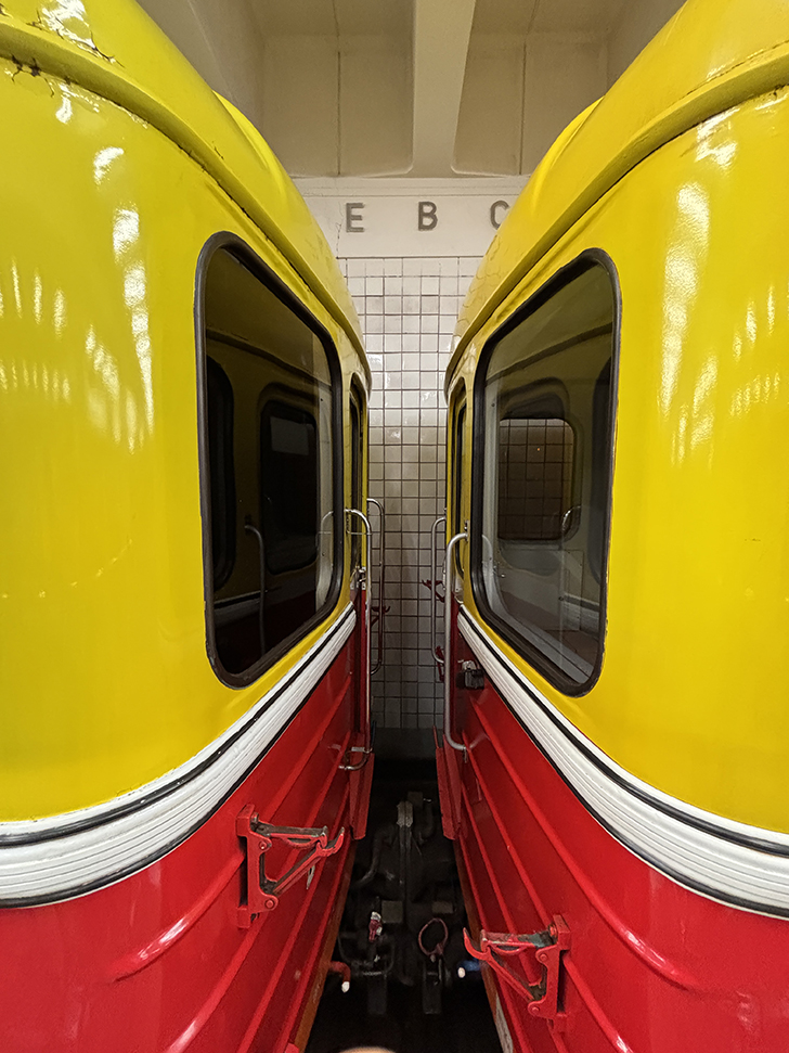 Выставка спец-вагонов метро на станции Полежаевская (фото Олег Д., Москва, май, 2025)