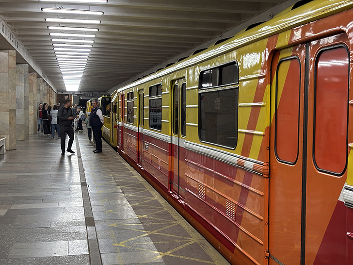 Выставка спец-вагонов метро на станции Полежаевская (фото Олег Д., Москва, май, 2025)