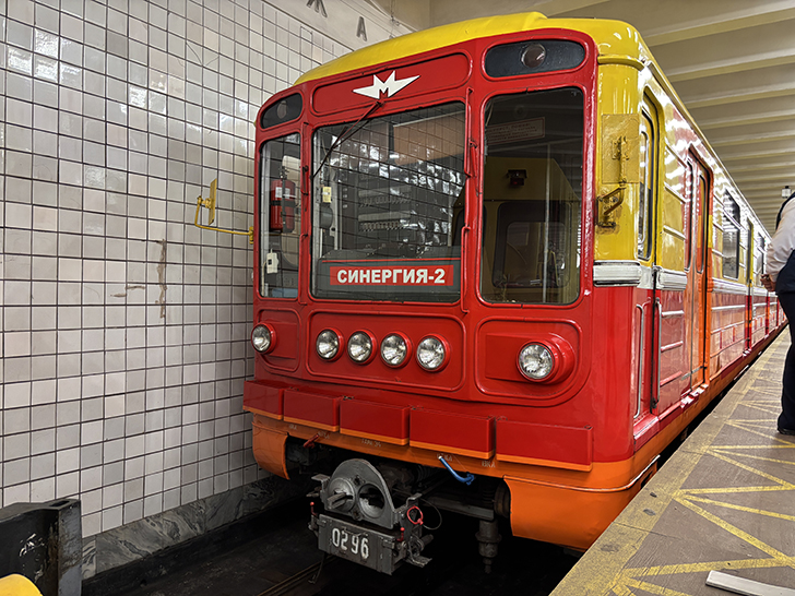 Выставка спец-вагонов метро на станции Полежаевская (фото Олег Д., Москва, май, 2025)