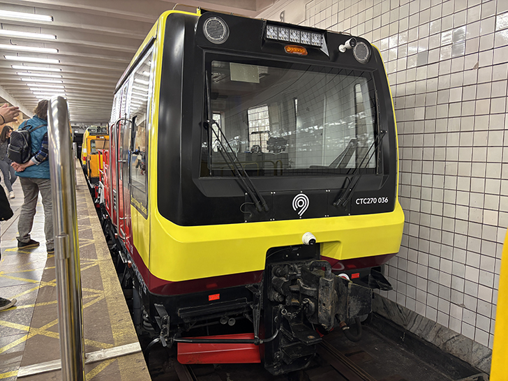 Выставка спец-вагонов метро на станции Полежаевская (фото Олег Д., Москва, май, 2025)