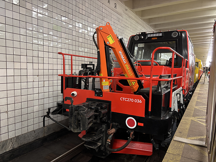 Выставка спец-вагонов метро на станции Полежаевская (фото Олег Д., Москва, май, 2025)