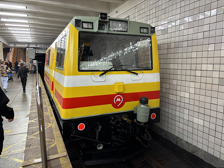 Выставка спец-вагонов метро на станции Полежаевская (фото Олег Д., Москва, май, 2025)