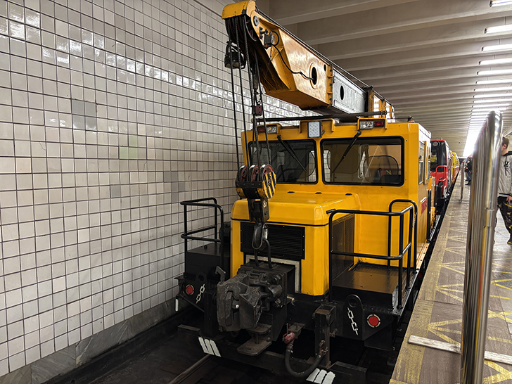 Выставка спец-вагонов метро на станции Полежаевская (фото Олег Д., Москва, май, 2025)