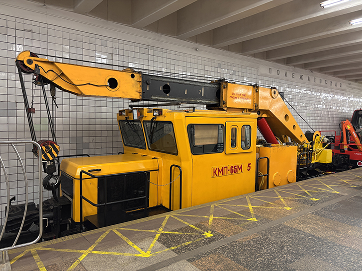 Выставка спец-вагонов метро на станции Полежаевская (фото Олег Д., Москва, май, 2025)