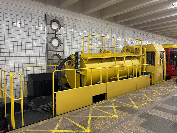 Выставка спец-вагонов метро на станции Полежаевская (фото Олег Д., Москва, май, 2025)