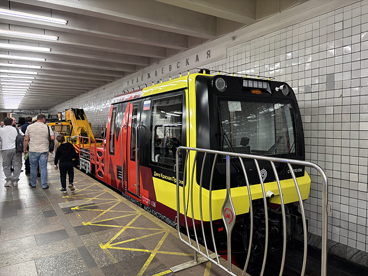 Выставка спец-вагонов метро на станции Полежаевская (фото Олег Д., Москва, май, 2025)