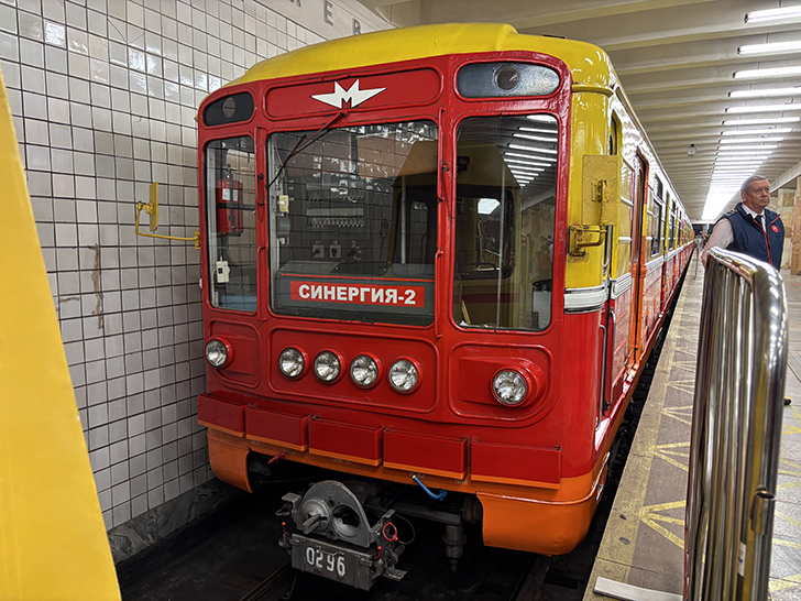 Выставка спец-вагонов метро на станции Полежаевская (фото Олег Д., Москва, май, 2025)
