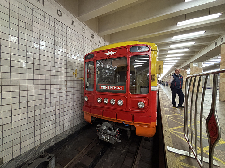 Выставка спец-вагонов метро на станции Полежаевская (фото Олег Д., Москва, май, 2025)