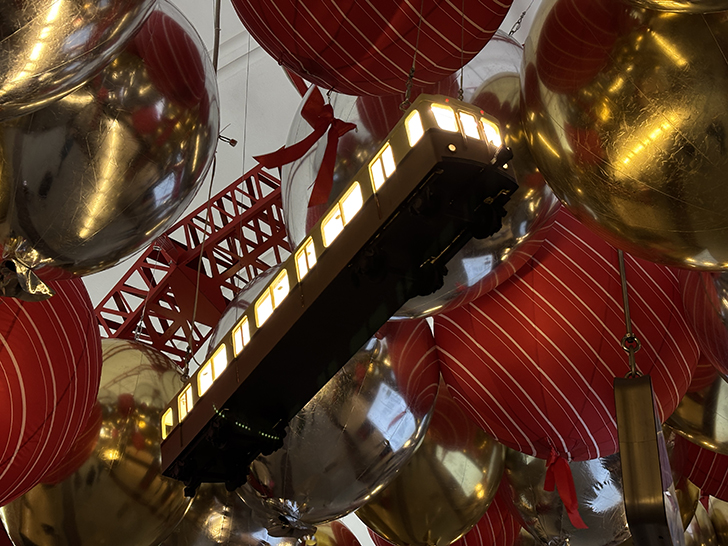 Украшенная станция Трубная (фото Олег Д., Москва, май, 2025)