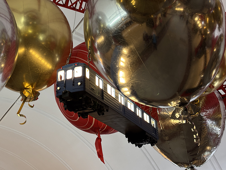 Украшенная станция Трубная (фото Олег Д., Москва, май, 2025)