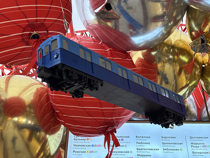 Украшенная станция Трубная (фото Олег Д., Москва, май, 2025)