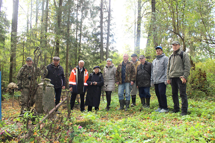 Уникальный поход к могиле Василия Никитича Татищева (фото В.Кузьмин, сентябрь, 2021)