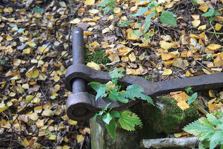 Кованная стяжка храма (Уникальный поход к могиле Василия Никитича Татищева, фото В.Кузьмин, сентябрь, 2021)