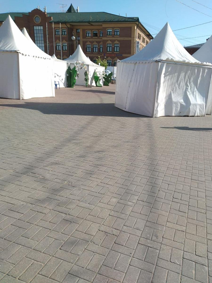 Торговые ряды, ярмарка (фото infoce-klin.ru, май 2021 года)