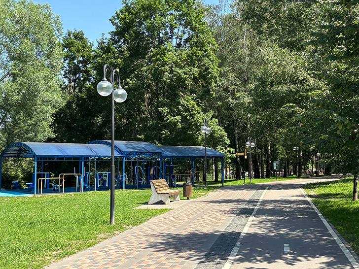Город Клин, парк культуры и отдыха «Сестнорецкий» (фото Олег Д., июль, 2025)