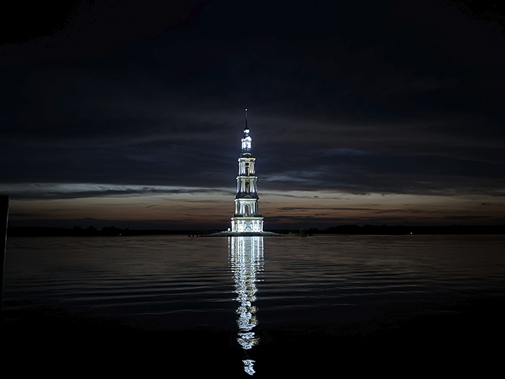 Рассвет в Калязине (фото Олег Д., июль, 2025)