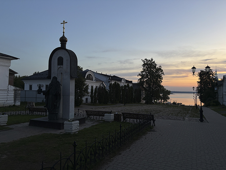 Рассвет в Калязине (фото Олег Д., июль, 2025)