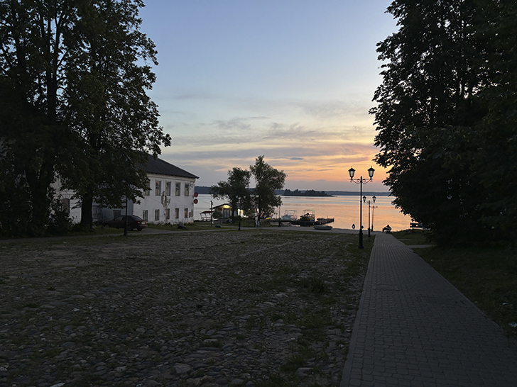 Рассвет в Калязине (фото Олег Д., июль, 2025)