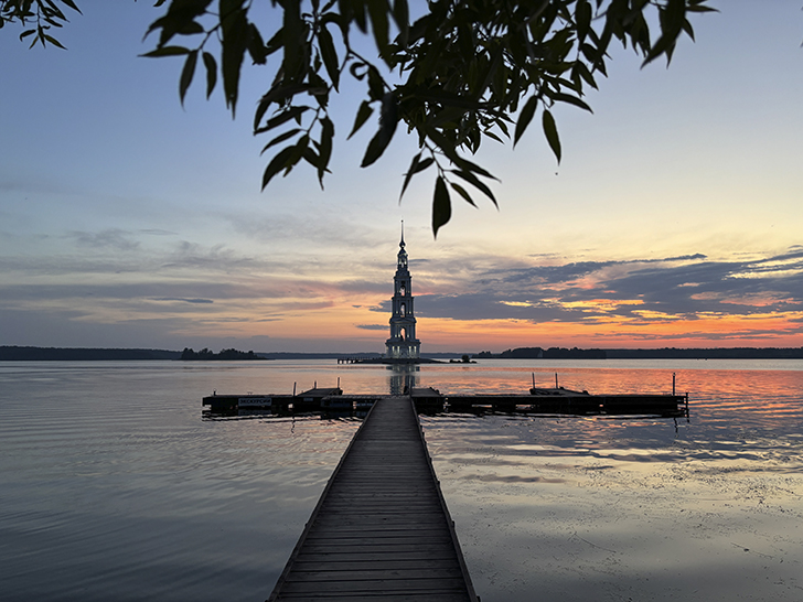 Рассвет в Калязине (фото Олег Д., июль, 2025)