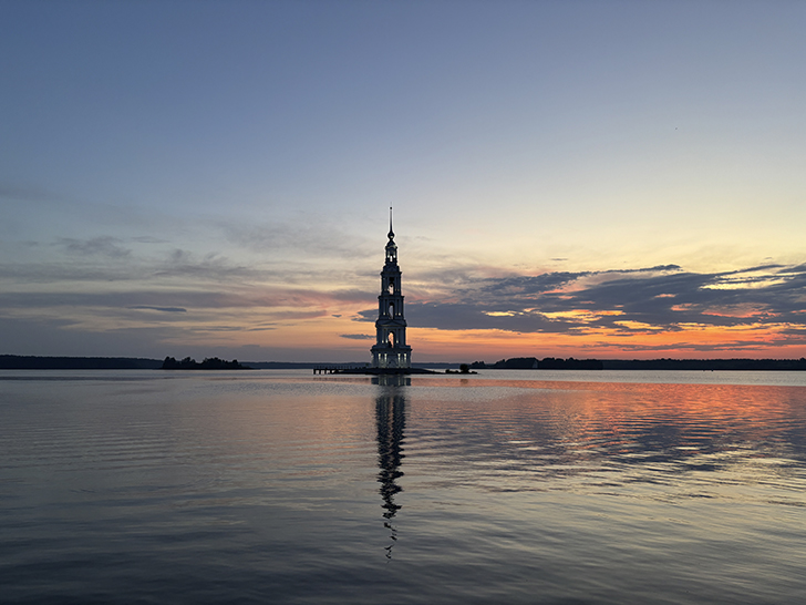 Рассвет в Калязине (фото Олег Д., июль, 2025)