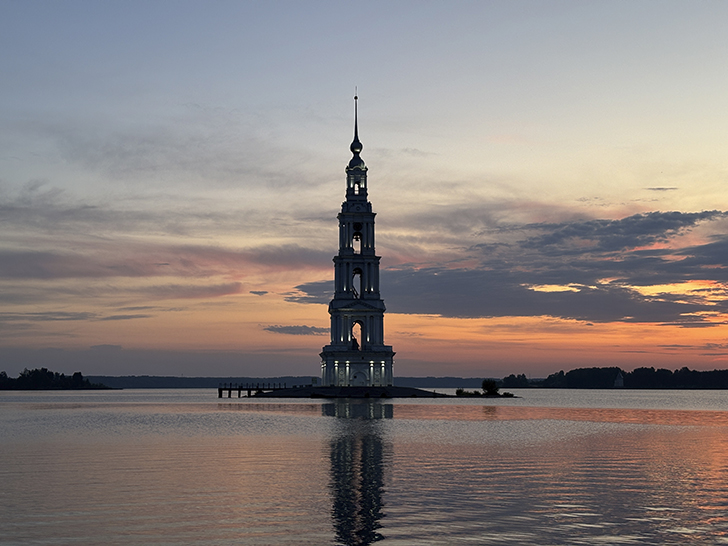 Рассвет в Калязине (фото Олег Д., июль, 2025)