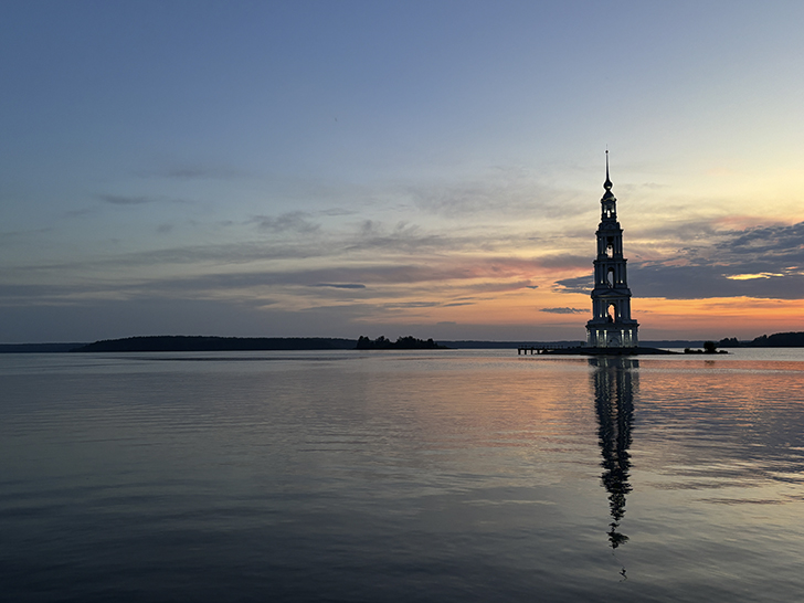 Рассвет в Калязине (фото Олег Д., июль, 2025)