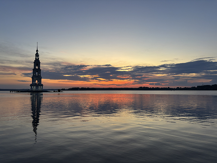 Рассвет в Калязине (фото Олег Д., июль, 2025)