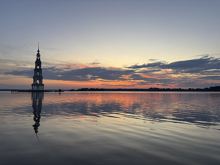 Рассвет в Калязине (фото Олег Д., июль, 2025)