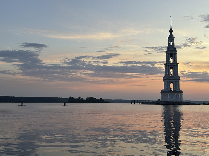 Рассвет в Калязине (фото Олег Д., июль, 2025)