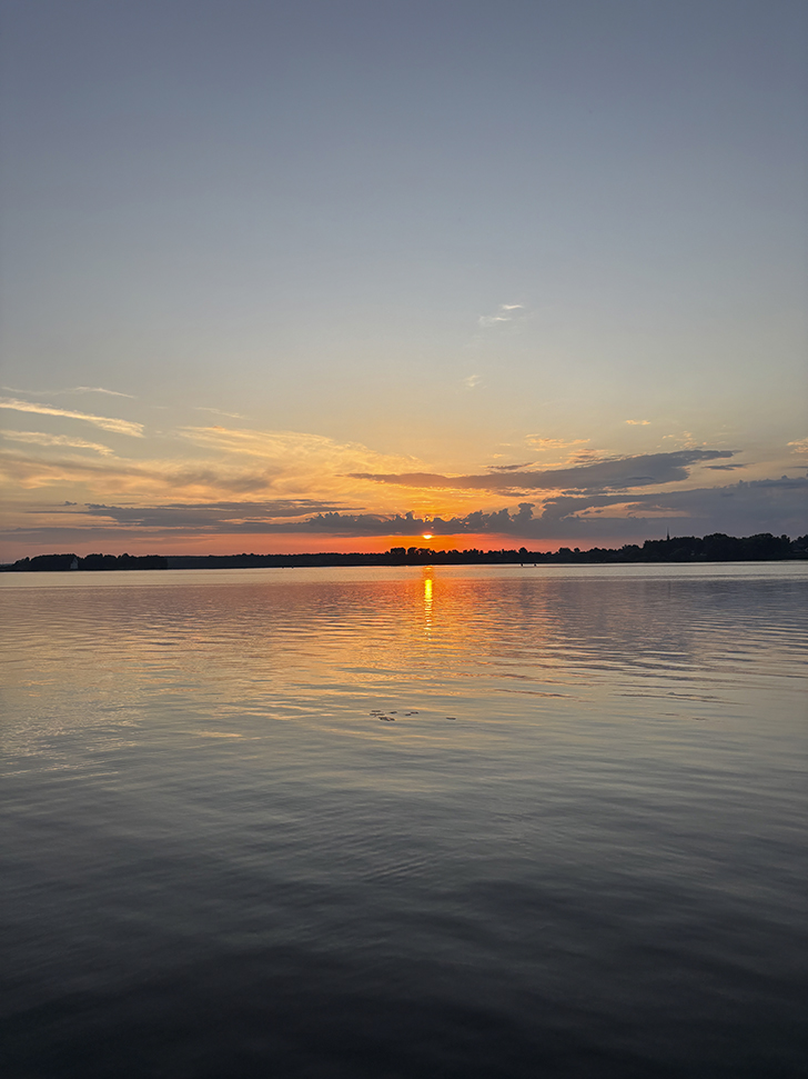 Рассвет в Калязине (фото Олег Д., июль, 2025)