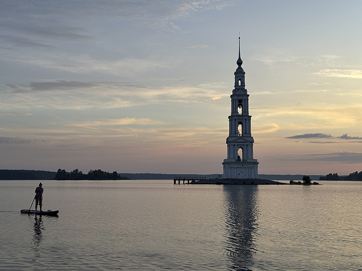 Рассвет в Калязине (фото Олег Д., июль, 2025)